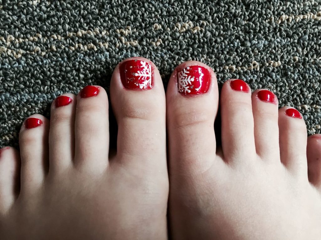 christmas toe nails