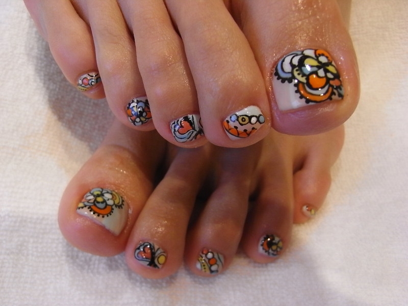 henna toe nail design